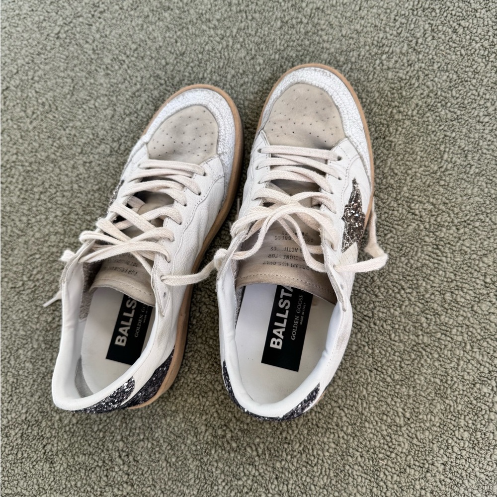 GOLDEN GOOSW Ballstar White and Gray Sneakers